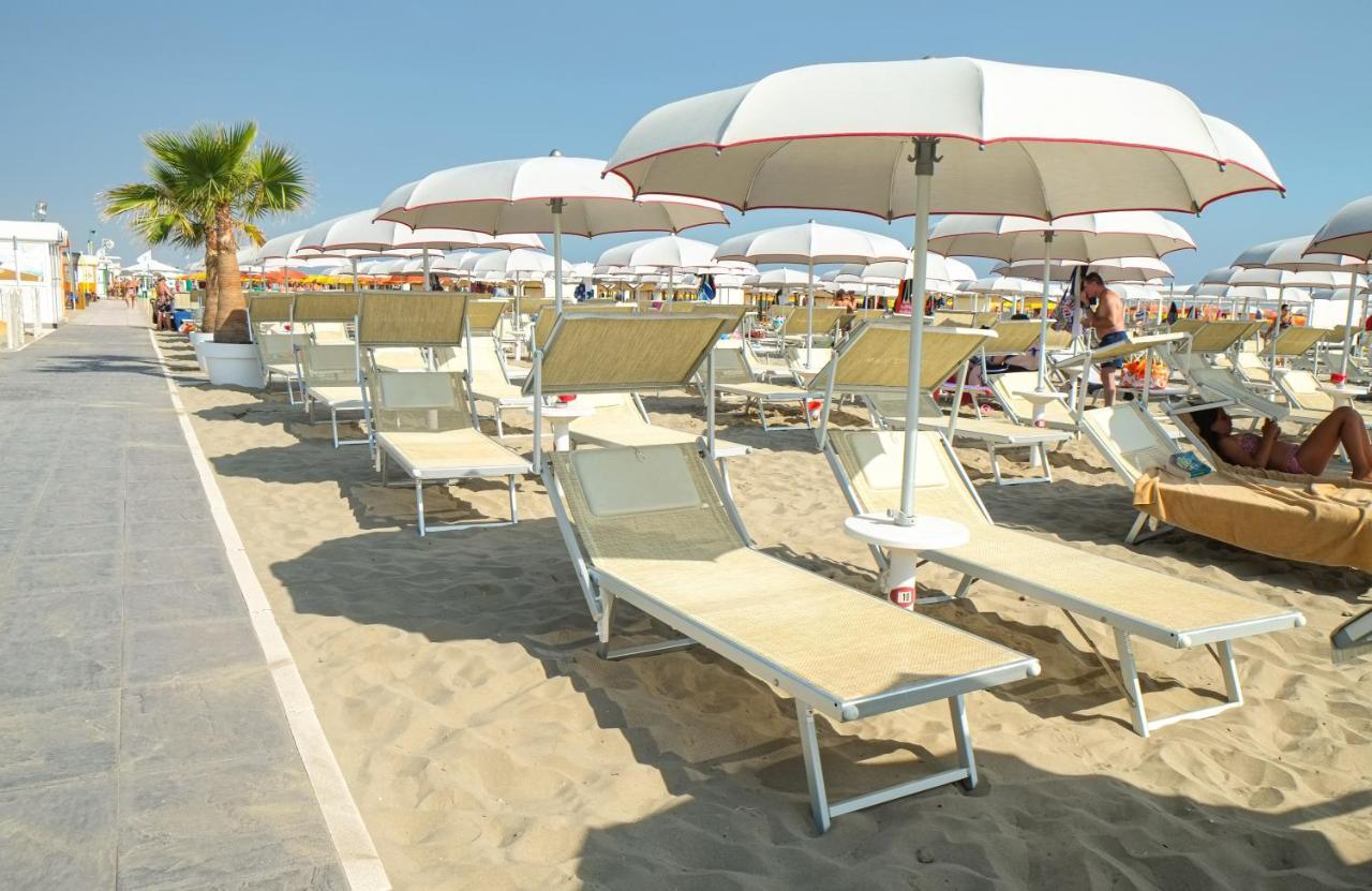 Hotel Diamond Riccione Esterno foto